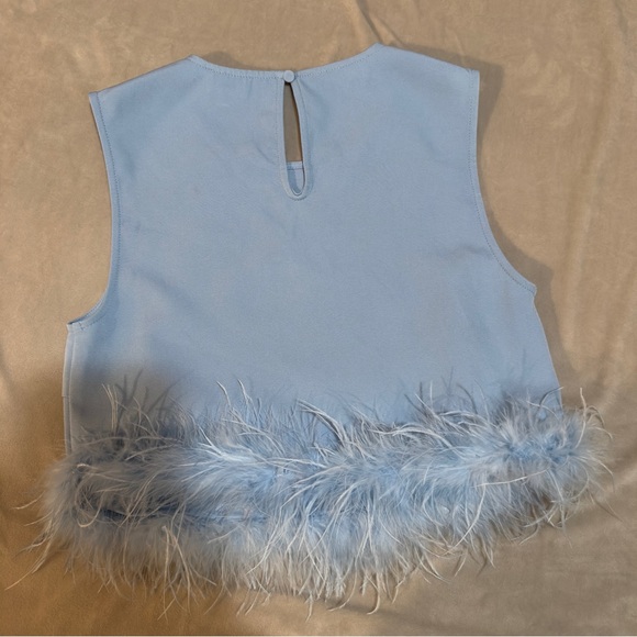 Le Lis Collection Feather Crop Top - Picture 4 of 5